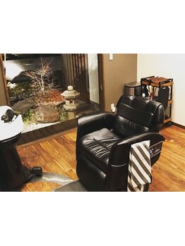 【朝9時～夜10時まで営業】お仕事帰りや学校帰りにも通いやすいのも人気の秘訣◆メンズ専用で完全個室あり