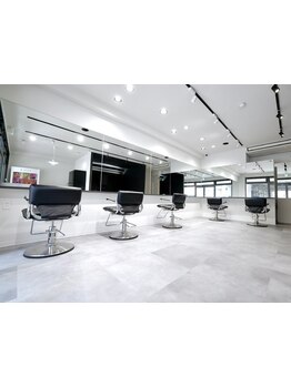 安心して過ごせる落ち着きある空間*丁寧なカウンセリングで理想を実現◎[名駅/ウルフカット/学割U24]