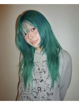 オーオシカシカスペース(OOO YY Space) エメラルドグリーンカラー×レイヤーカット