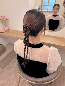 ソノ(sono) タイトヘア 編みおろし 個性派アレンジ