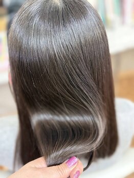 ビューティーサロンじゅんの写真/髪質改善トリートメントでケラチンを髪内部へ！うるツヤ髪へ導く極上ケア体験◎