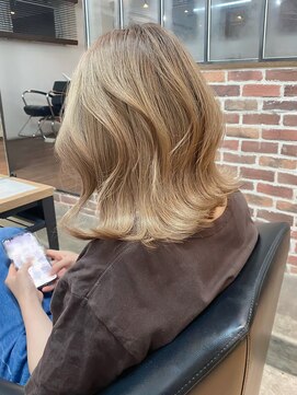 アリュウル 表参道 青山(Allure) ダブルカラー ブリーチ ミルクティー