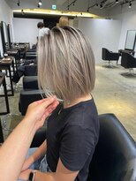 メリー オオサカ(Merly Osaka)&nbsp;夏にピッタリ！ハイトーン×かきあげヘア_ホワイトベージュ_