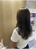 オリーブグレージュ
