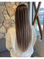 ラック(LUCK)&nbsp;黒髪/グレーベージュ/レイヤーロング/前髪パーマ/ハイライト