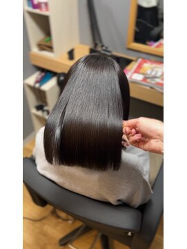 スリーク バイ ロイ 円町本店(sleek by roy) ナチュラルだけどつやつやな髪質改善ストレート。