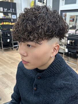 ウェイビーエフティフィフス 横浜西口(WAVEY ft.fifth) 横浜スペインカールラルフカールシャドウパーマサーフカール30代