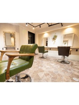 【志木駅徒歩1分】店内に一歩入ると、そこは非日常を感じられる落ち着いた空間。癒しのサロンタイムを…♪