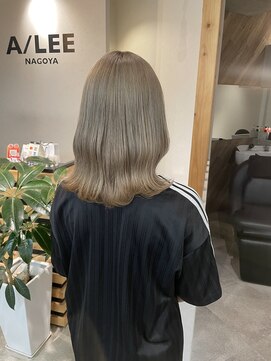 アイリー 名古屋(A/LEE) ブリーチベージュ/ミルクティーカラー