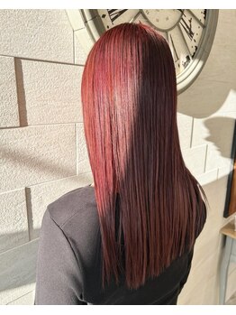 髪のダメージを抑えつつ、地毛に近い自然なストレートスタイルをご提案♪毛先までまとまるツヤ髪に―。