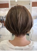 20代30代40代小顔に見せるヘアココアベージュショートボブ