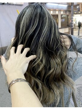 ピヨン 心斎橋(piLLon) バレイヤージュカラー☆プラチナグレージュ