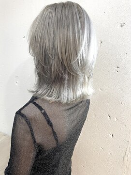 ヘアーワークス ヘルム 渋谷店(HAIR WORKS HELM) [HELM渋谷］ホワイトシルバー