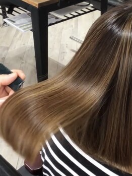 ハナハナプラス 広島駅前店(hanahana+)の写真/ハリやコシがなくなってきた…大人女性特有の髪の悩みを解決。髪に潤いと艶を与え思わず触りたくなる美髪に