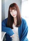 ツヤ感カラーのナチュラルストレート