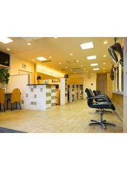 人気の秘密は、居心地の良さと丁寧な接客。初めての方もリラックスして過ごせます◎ぜひお越しください！