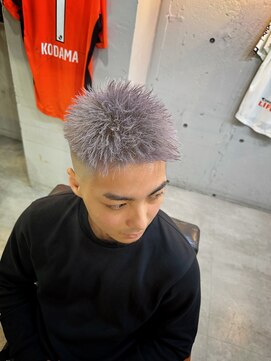 メンズ ラピス(Men's Lapis) 短髪　スキンフェード　メンズシルバー　アップバング