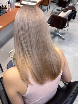 トゥリル(trueal) ロング ホワイトベージュ