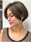 ショートボブ センターパート オリーブベージュ 赤み消し 透明感