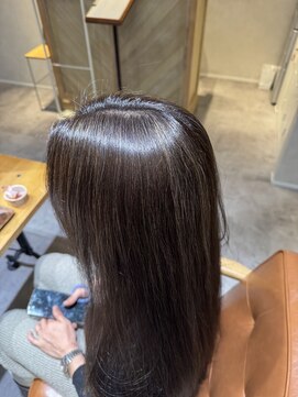 白髪ぼかしハイライトで透明感カラーを