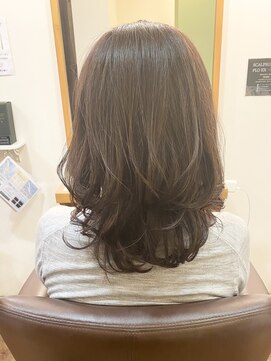 フリージア(freesia) 30代40代50代/艶髪/ふんわりミディアム