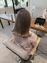ルイス 宝塚(Luis)&nbsp;宮永艶感ミルクベージュ外ハネミディアム