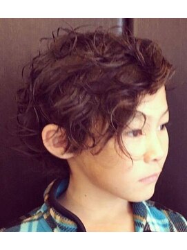 ハイファイブ ヘアーアンドフェイス(Hi FIVE hair&face) ツーブロップ　パーマスタイル