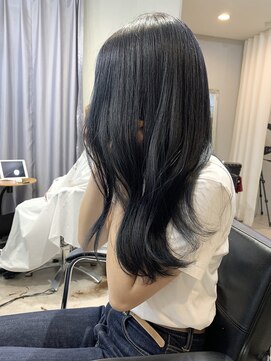 アミヘアーサプライ(AMI Hair Supply) ブルーブラック/ネイビーカラー/前髪でイメチェン/くびれ巻き