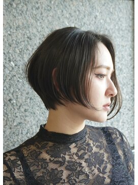 ダダキュービック(DADA CuBiC) 前下がりショートボブ