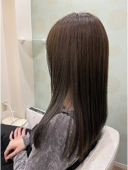 オシャマワールドコーヌコピアの写真/クセ・うねりを解消し、ひとりひとりに合わせた髪質改善メニューとモチの良いグレイカラーが人気♪