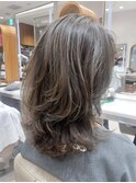 大人可愛い　レイヤースタイル　グレージュ　ハイライト