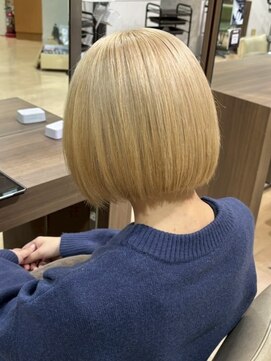 アウラ(AURA) 盛岡駅ブリーチカラーハイトーン切りっぱなしボブショートヘア◆