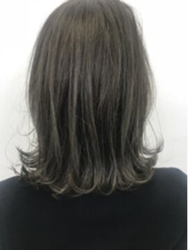 トロニー(TLONY) 外ハネグレージュ