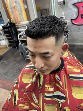 スピナーバルベアリーア(SPINNER BARBERIA) 濡れパン×スキンフェード