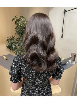 アイヴィ 表参道(IVY) 赤みなしブラウングレージュ艶カラー＊顔まわりカットくびれヘア