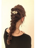 ミルカ(MIRKA)&nbsp;お呼ばれヘア 編みおろし