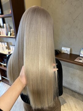 リー ヴィータ 上新庄(Lee Vita) ホワイトヘア/艶カラー/髪質改善/20代