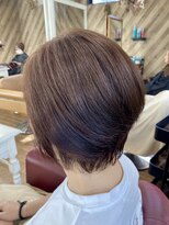 ルネッサンスヘアー ラファエロ(RAFFAELLO)&nbsp;艶々グレーカラー大人ボブ　丸みボブ　ウルフボブ　大人ショート