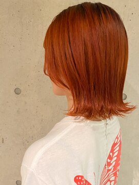 レジュアル(RESSUAL) ハイトーンオレンジヘアー 切りっぱなし外ハネミディ