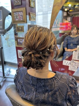 グリッツ (GLITZ) 低めアップスタイル シニヨン