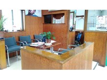 パッピー理・美容院の雰囲気(リラックスできる待合スペースをご用意しております。)