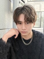 エール 片瀬江ノ島(yell)&nbsp;センター分けマッシュ ノーセット サイドパート アップパーマ