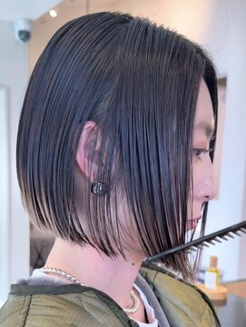 マキラ(MAKIRA) 切りっぱなしボブ×毛先パラっとブリーチ（裾カラー）