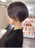 刈り上げショート前下がりインナーカラーイヤリングカラー
