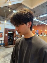 エディ(Edy)&nbsp;韓国風センターパートニュアンスパーマフェザーパーマ眉毛カット