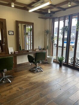 アトリエチャーム(Atelier.charm)の写真/【富田駅すぐ】大人女性のためのマンツーマンサロン♪髪に優しいハーブカラーを使用しダメージレスに美しく
