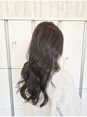 韓国風巻き髪ロング グレージュ カラー ブリーチ 20代30代