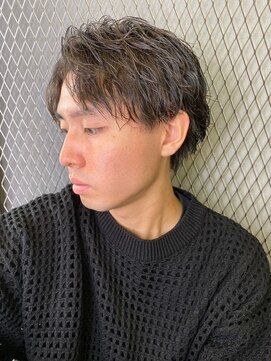 スリーバイベルベット(THREE...by velvet) ナチュラルセンターパート/メンズカット/パーマ/センターパー