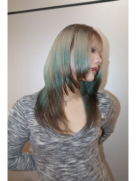 シャドールーツと緑のグラデーションにレイヤーカット