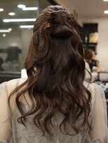 アビー(ABBEY)&nbsp;お呼ばれヘア、ハーフアップ、カチモリ、タイトヘア